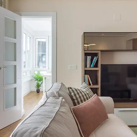 Ah Full&roomy Auditorio De Vut6502as * اوفيدو