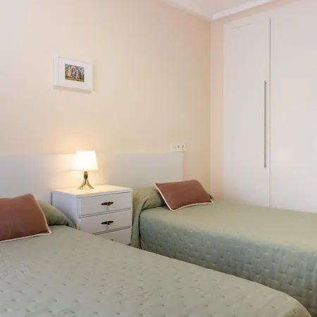 Ah Full&roomy Auditorio De Vut6502as *