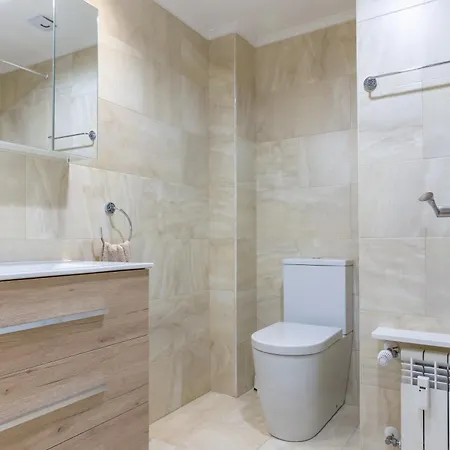 Ah Full&roomy Auditorio De Vut6502as اوفيدو